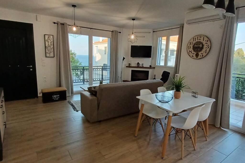 Mytilíni Seaview Luxury Apartment מראה חיצוני תמונה